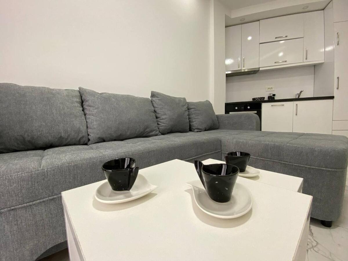 Daire One-bedroom Apartment, One Step From The Sea Budva