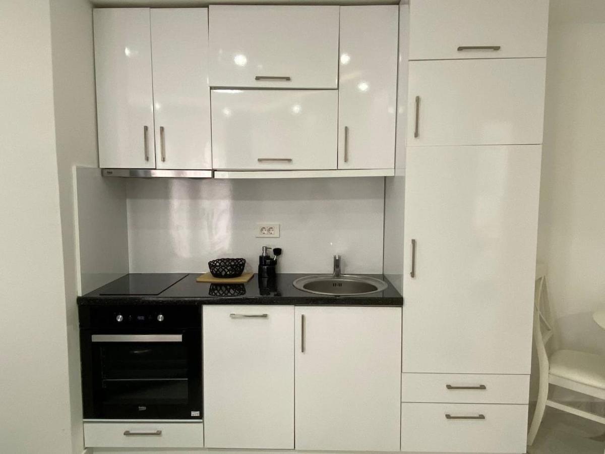 One-bedroom Apartment, One Step From The Sea Daire