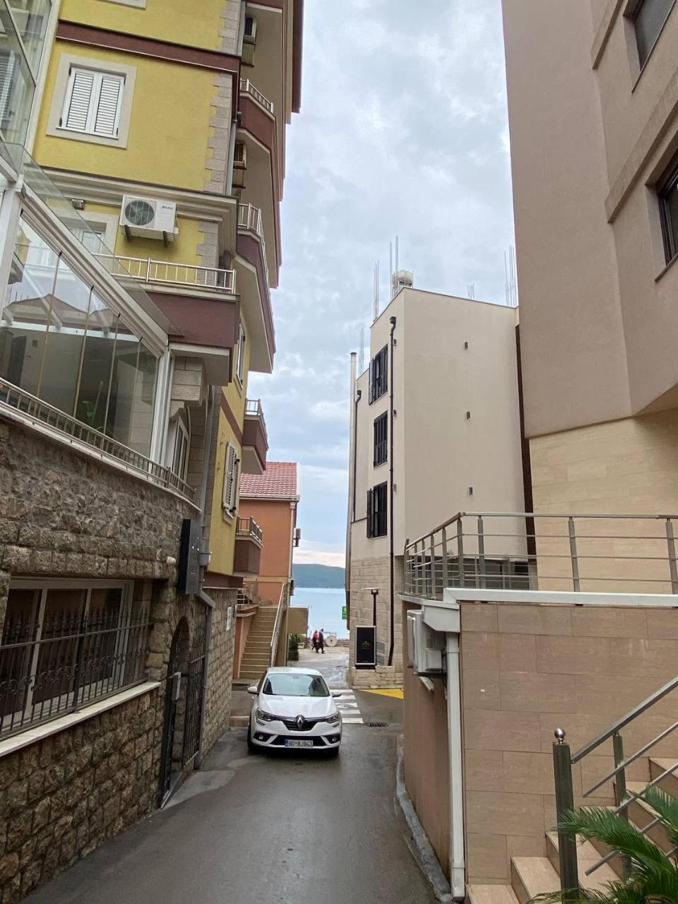 One-bedroom Apartment, One Step From The Sea *