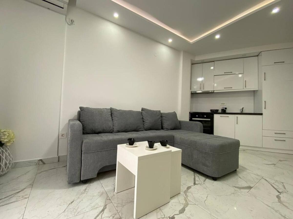 One-bedroom Apartment, One Step From The Sea Daire