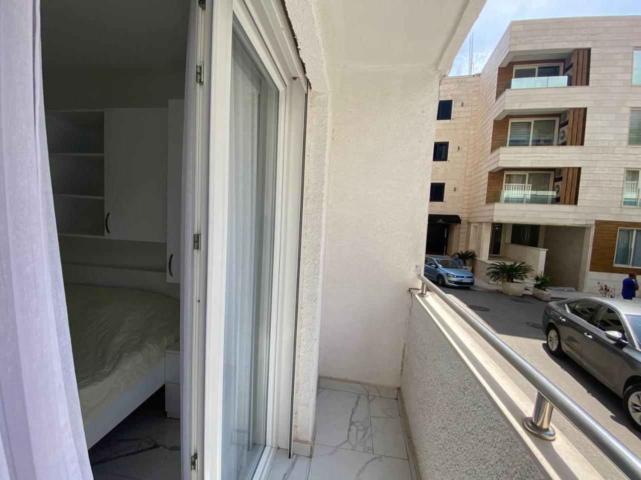 One-bedroom Apartment, One Step From The Sea Daire
