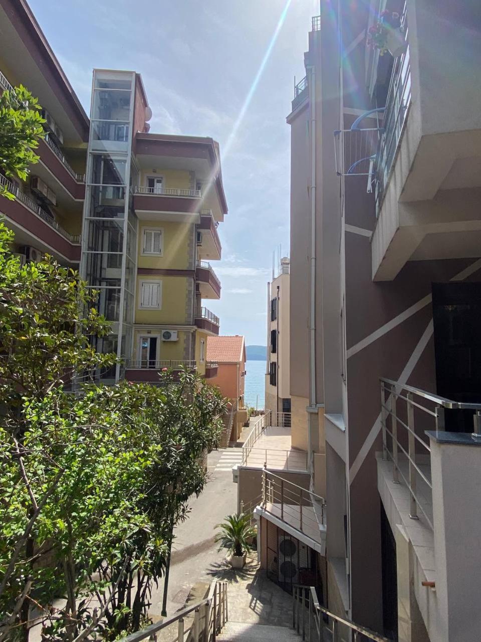 Daire One-bedroom Apartment, One Step From The Sea Budva