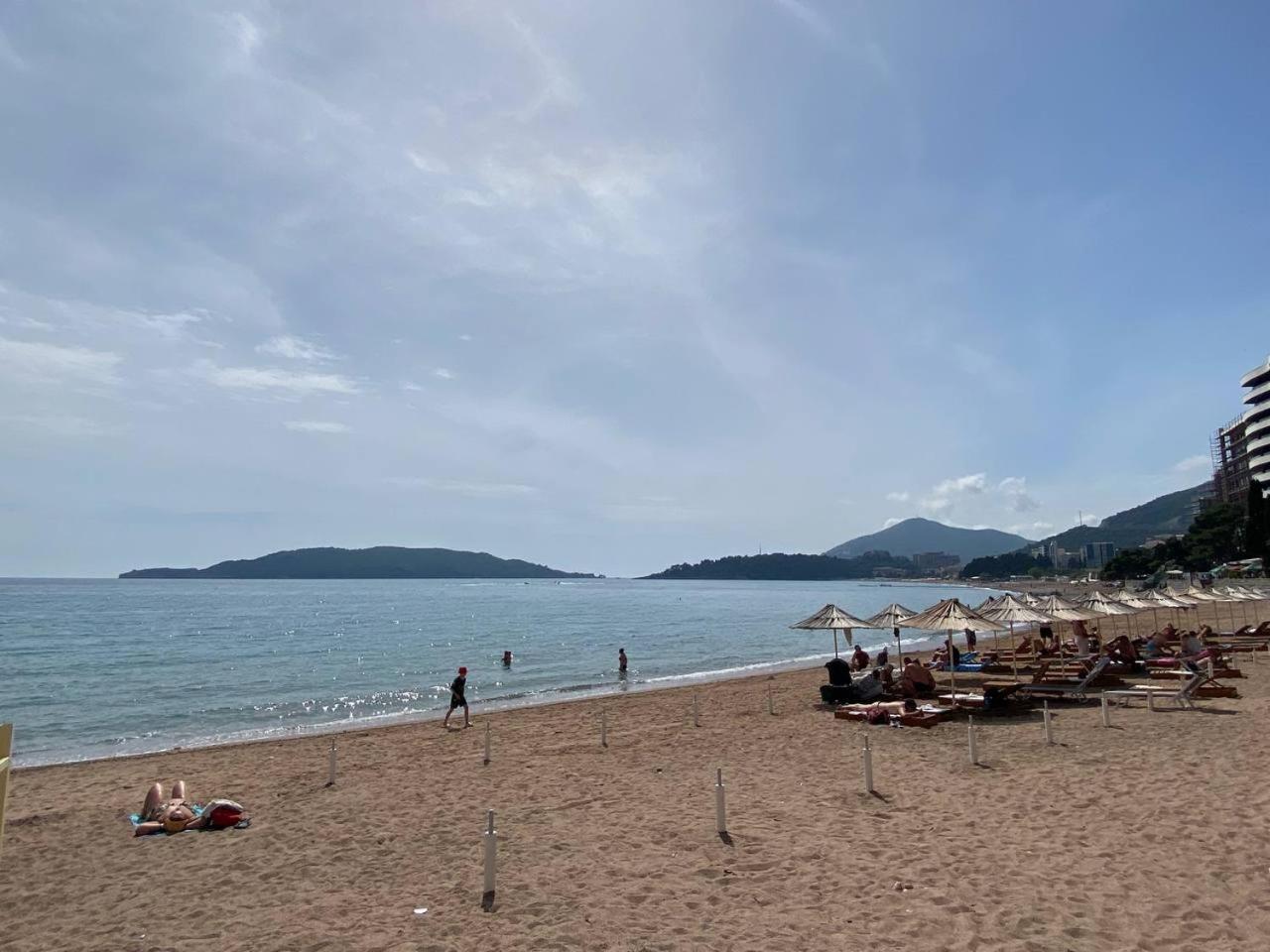 One-bedroom Apartment, One Step From The Sea Daire