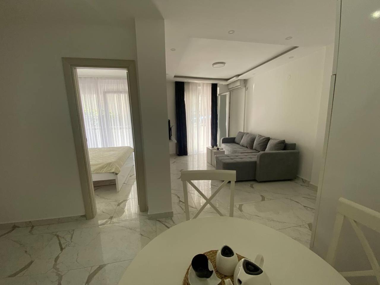 Daire One-bedroom Apartment, One Step From The Sea Budva
