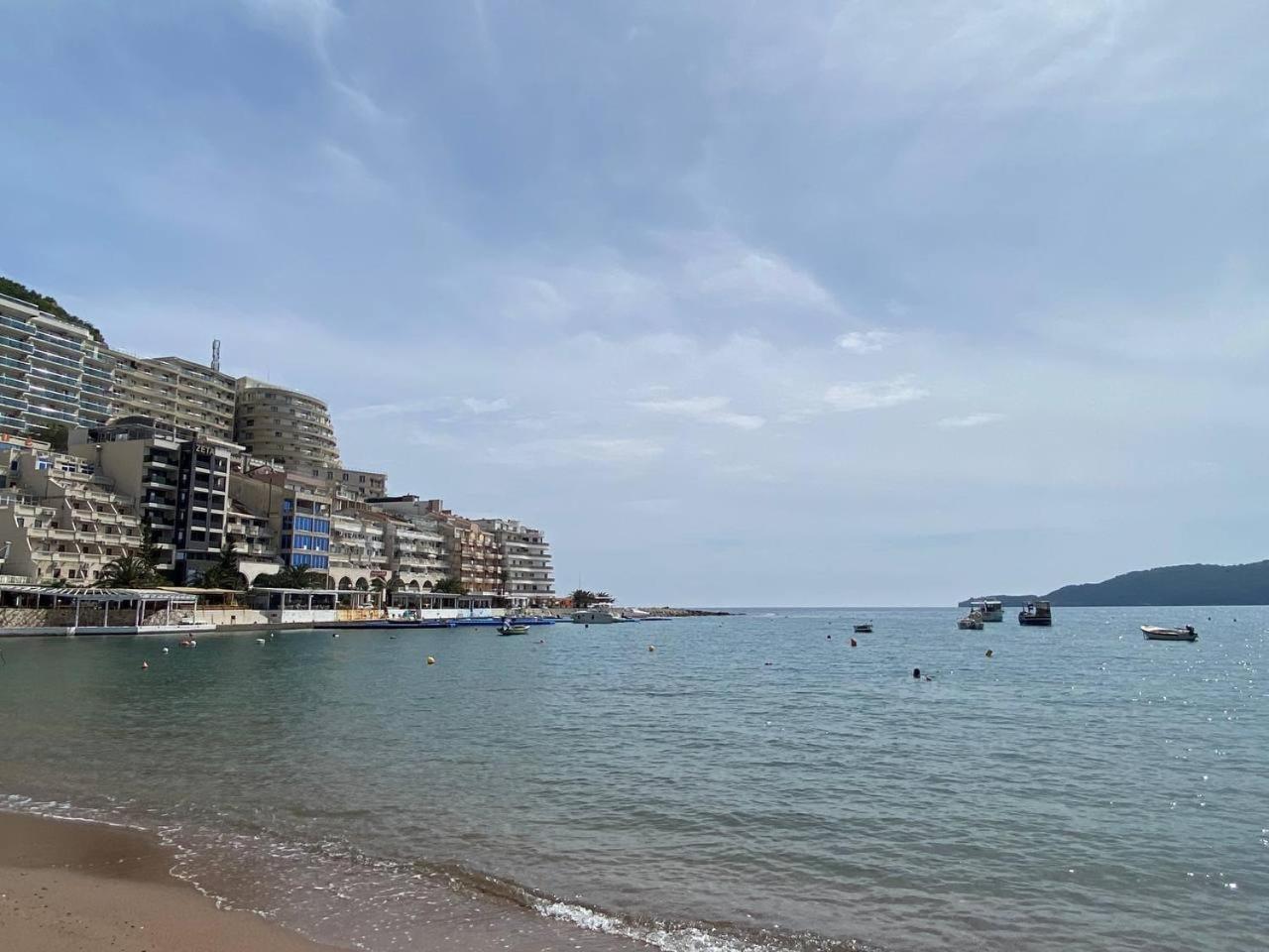 One-bedroom Apartment, One Step From The Sea Daire *